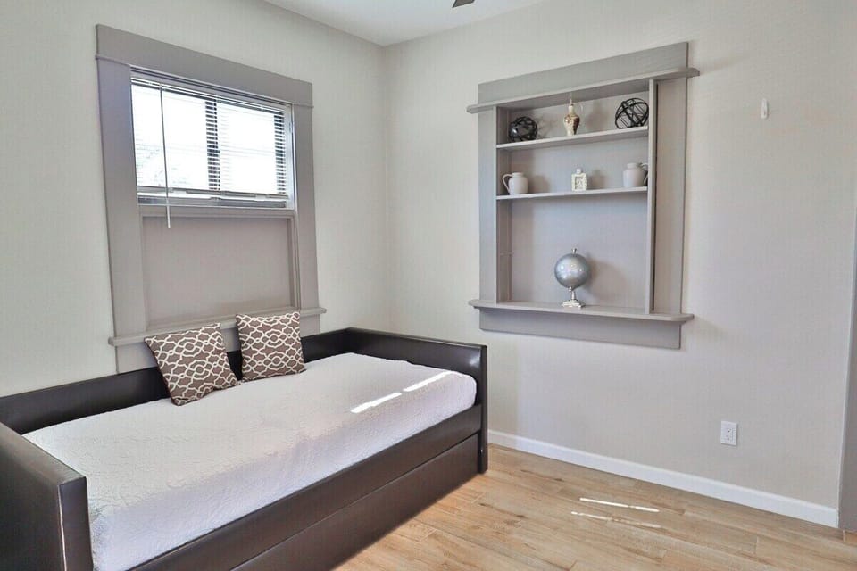 Guest Nook with Trundle bed