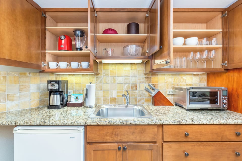 Fully equipped kitchenette