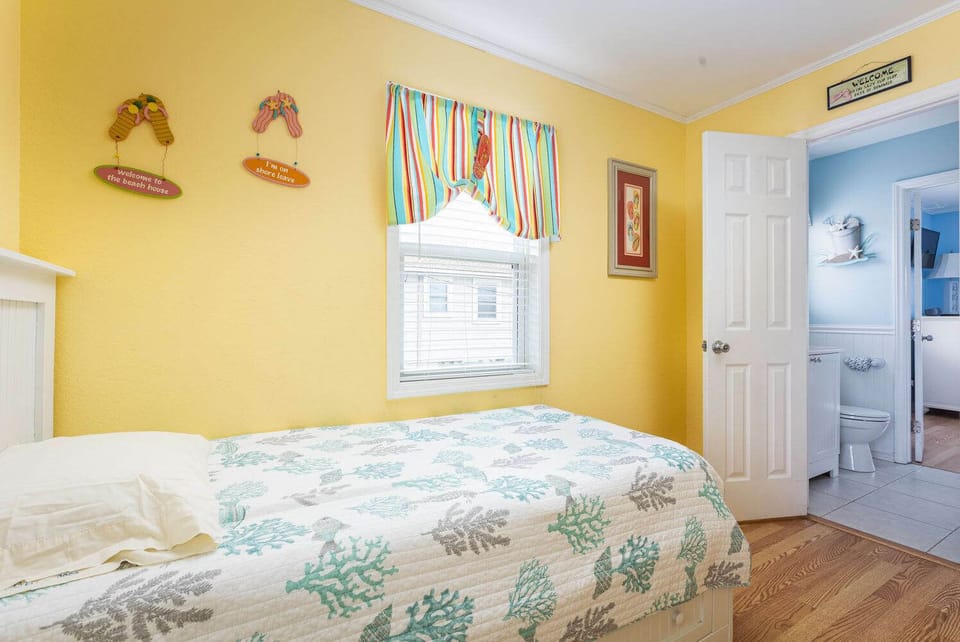 Main Level: Twin Room w/ Jack and Jill Bath