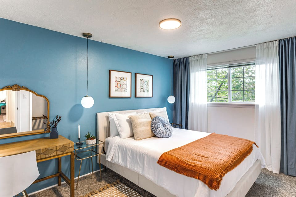 Vibrant Tacoma Retreat, Near Point Defiance Park! Cottage in Tacoma