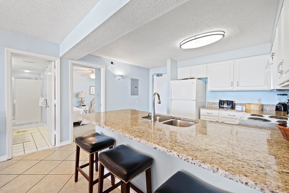 Condo, 2 Bedrooms | Private kitchen | Fridge, microwave, oven, coffee/tea maker