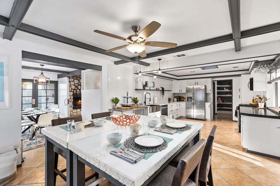 Open concept dining and kitchen area