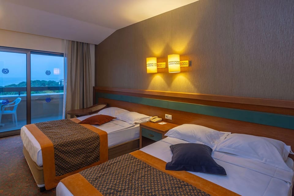 Standard Room, Sea View | Premium bedding, minibar, in-room safe, laptop workspace