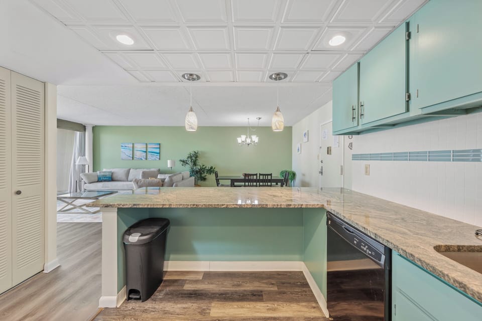 Gorgeous countertops provide plenty of space for meal prepping