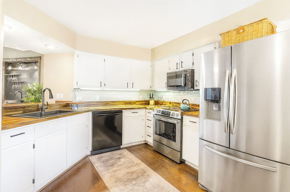 Fully Stocked Kitchen. 