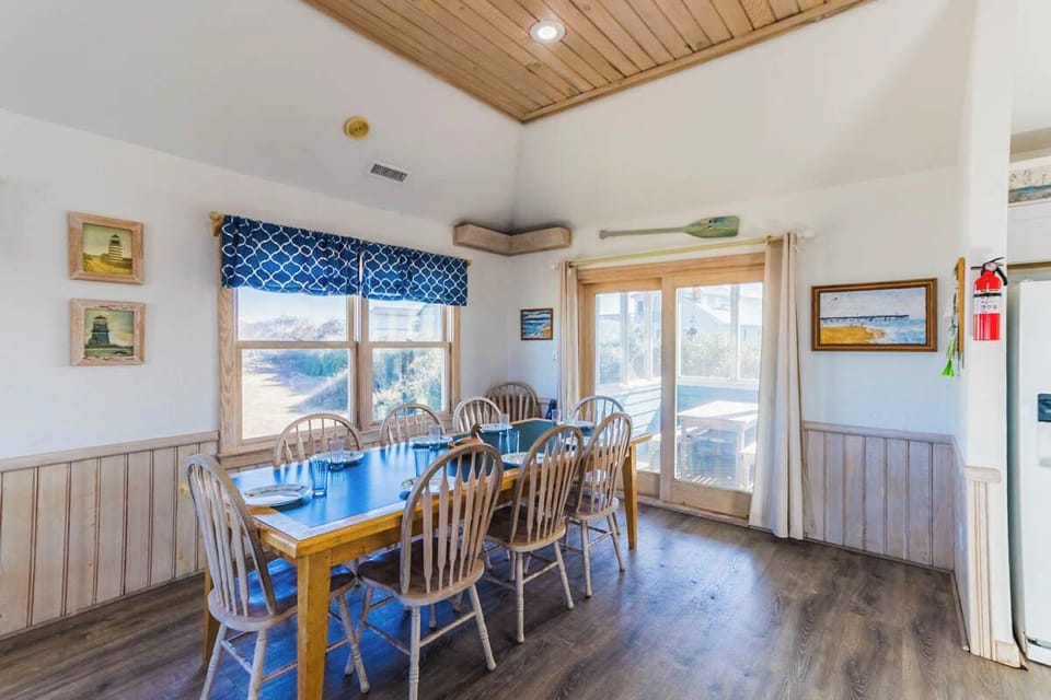 Top Level Dining Area