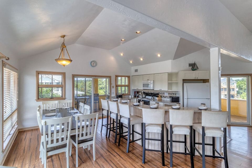 Top Level Dining Area & Kitchen