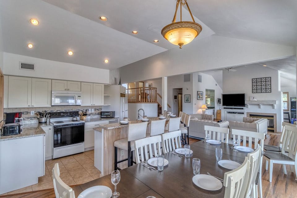 Top Level Dining Area