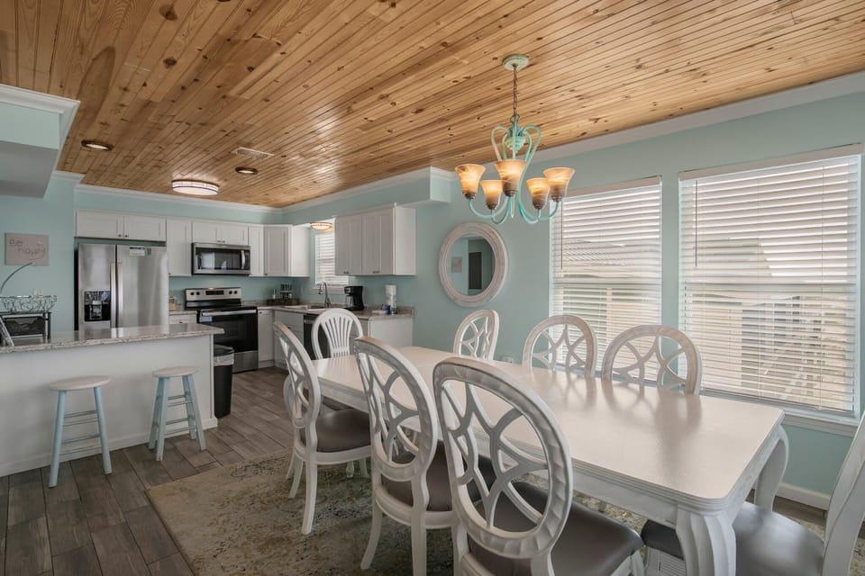 House, Multiple Beds (Haven Harbor) | Dining