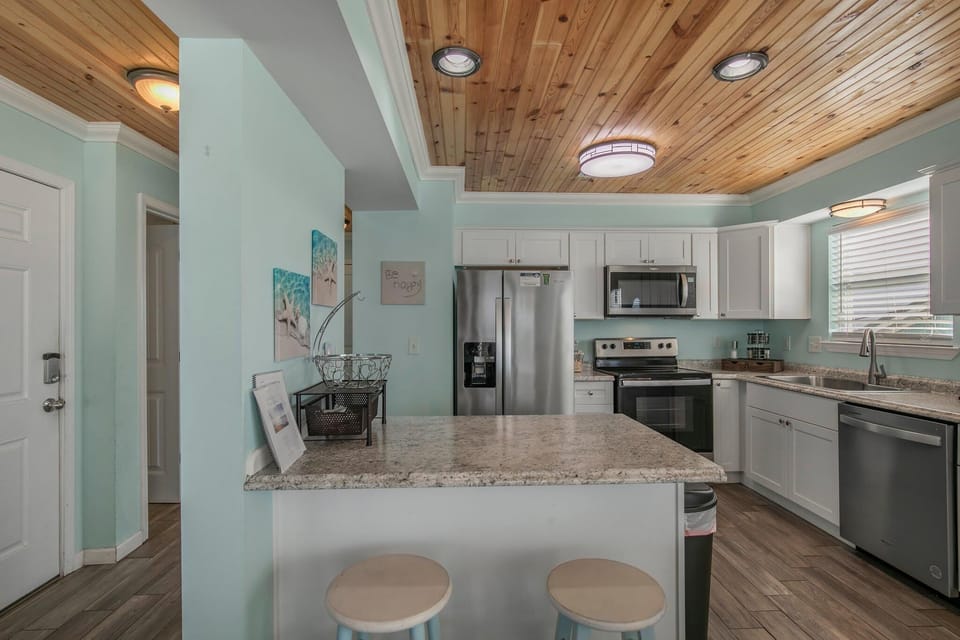 House, Multiple Beds (Haven Harbor) | Private kitchen | Oven, toaster