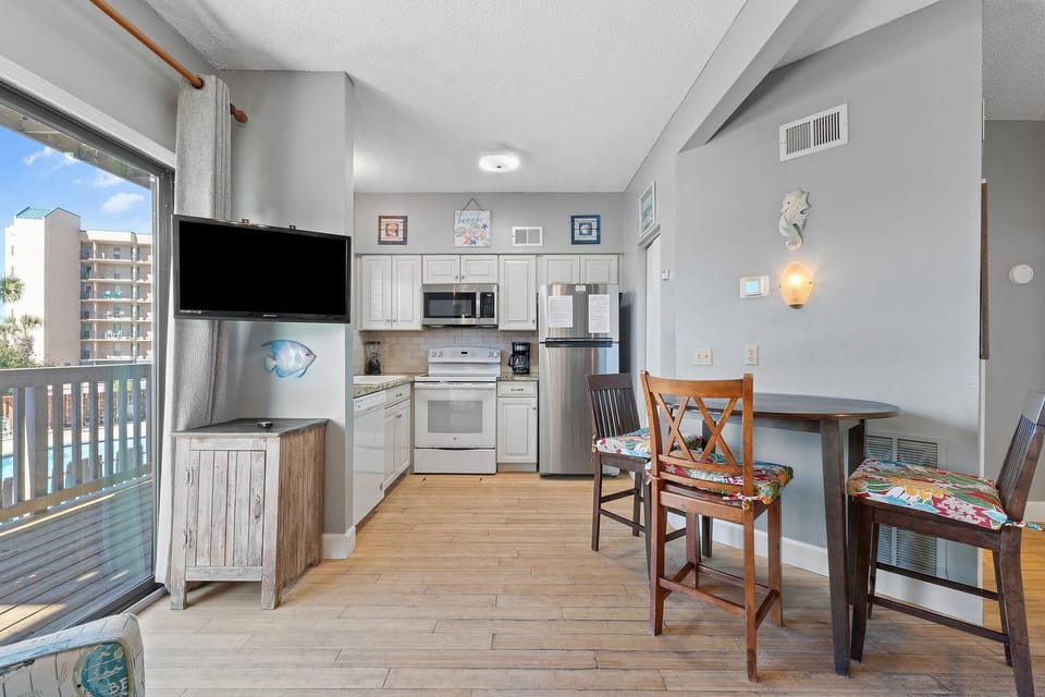 Condo, Multiple Beds (Lei Lani Village 112) | Private kitchen | Oven