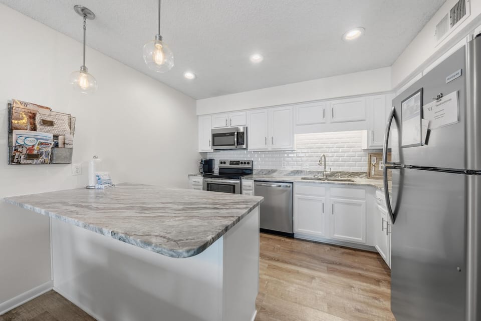 Condo, Multiple Beds (Cotton Bayou 7H) | Private kitchen | Oven