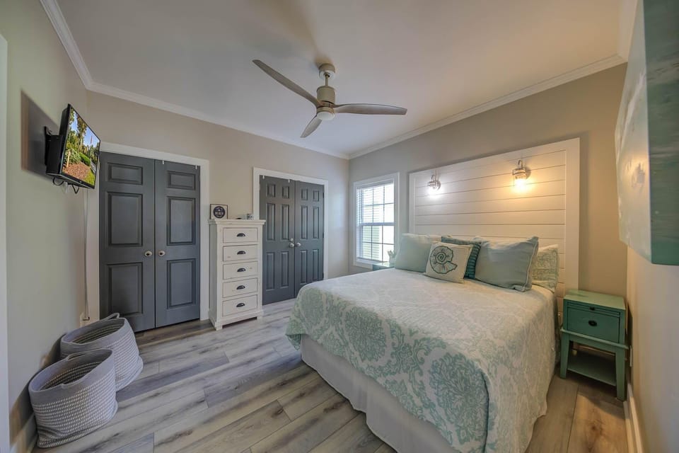 House, Multiple Beds (The Rookery 2202) | 3 bedrooms, iron/ironing board