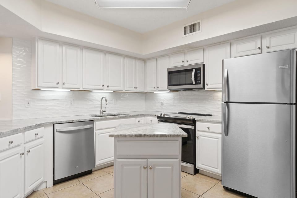 Condo, Multiple Beds (Windward Pointe 603) | Private kitchen | Oven