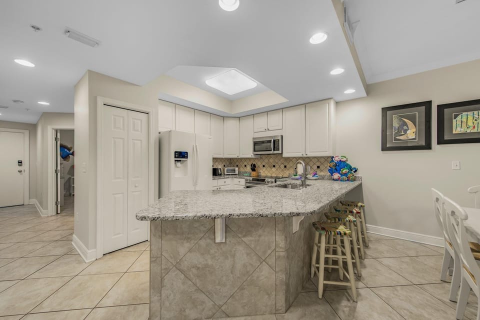 Condo, Multiple Beds (San Carlos 1604) | Private kitchen | Oven