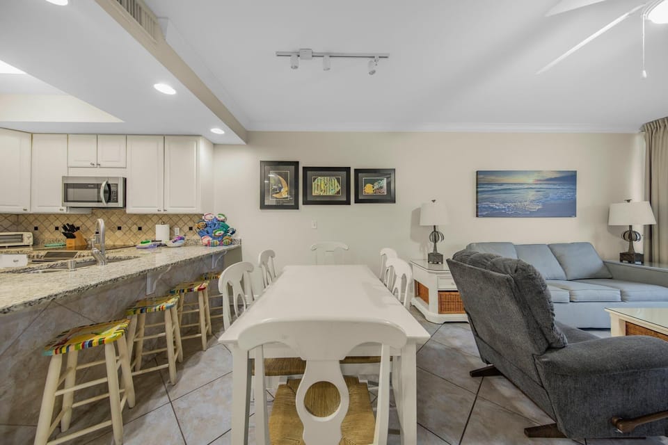 Condo, Multiple Beds (San Carlos 1604) | Interior