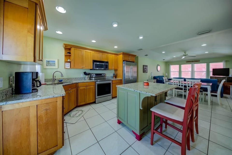 House, Multiple Beds (Sandy Feet Retreat) | Private kitchen | Oven