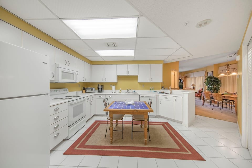 Condo, Multiple Beds (The Palms 504E) | Private kitchen | Oven