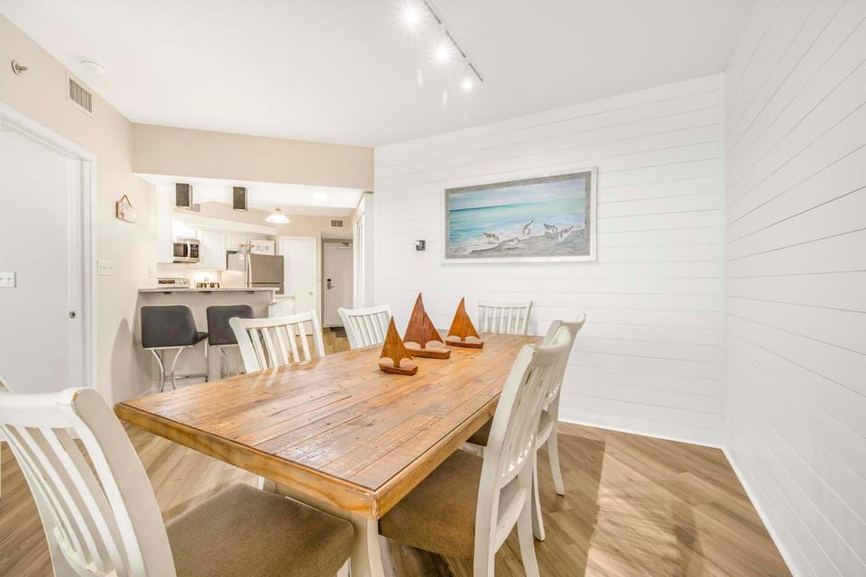 Condo, Multiple Beds (Summer House 1405A) | Dining