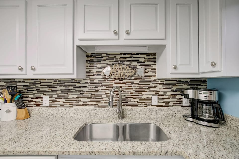 Condo, Multiple Beds (Gulf Tower 3C) | Private kitchen | Oven
