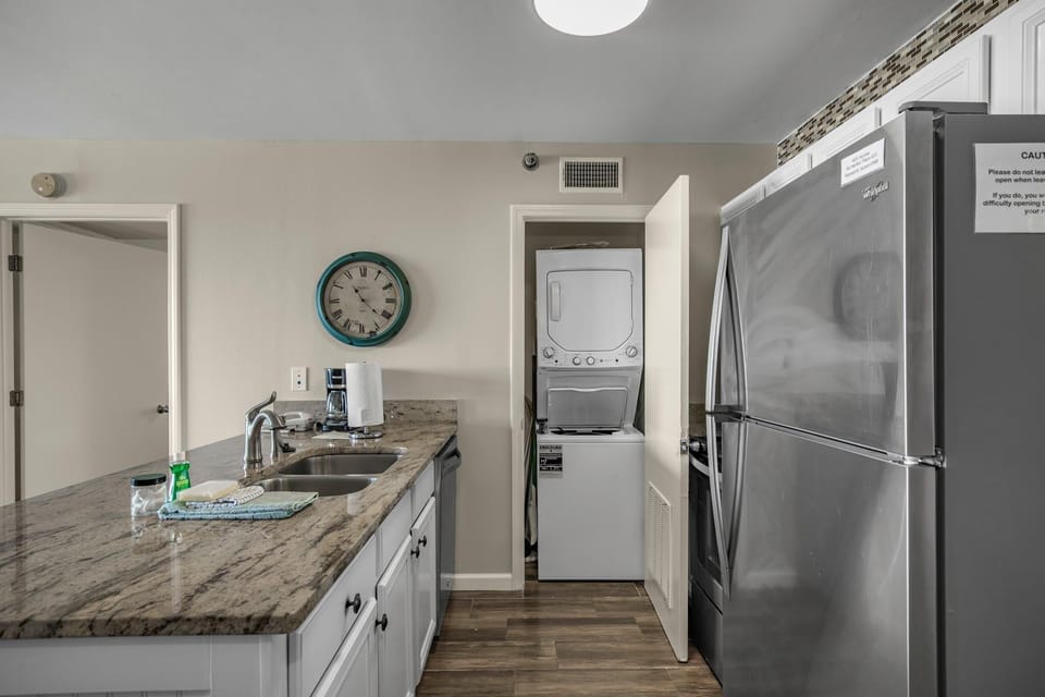 Condo, Multiple Beds (Harbour Place 413) | Interior