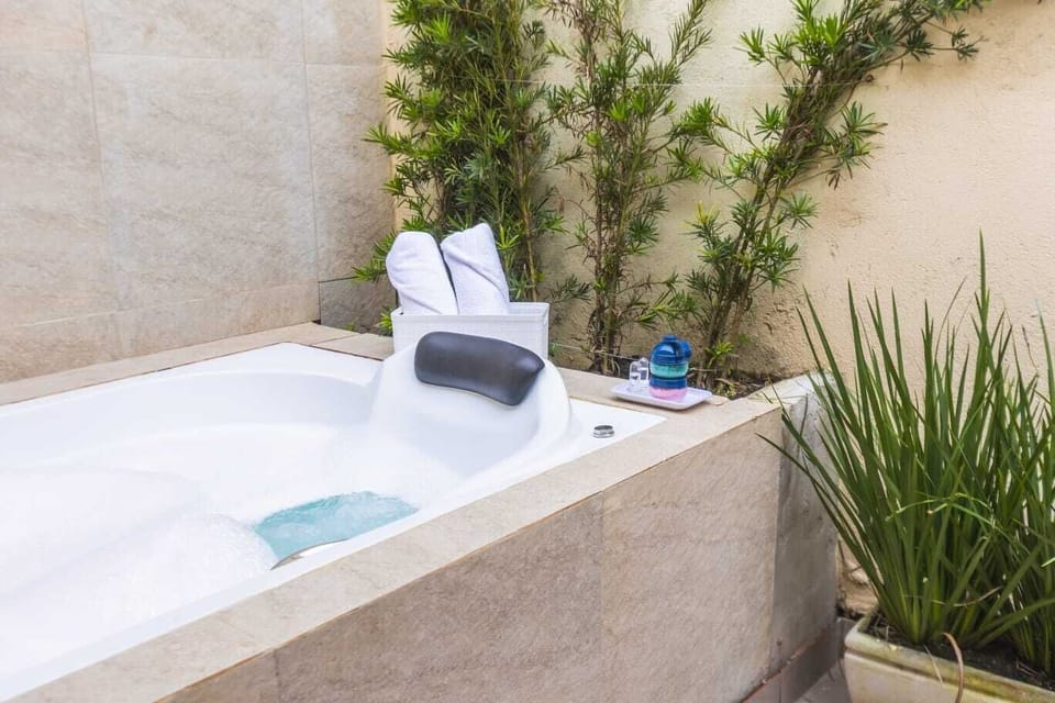 Deluxe Room | Private spa tub