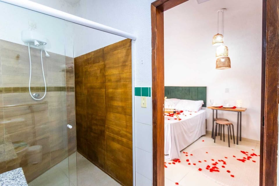 Deluxe Room | Bathroom | Free toiletries, towels