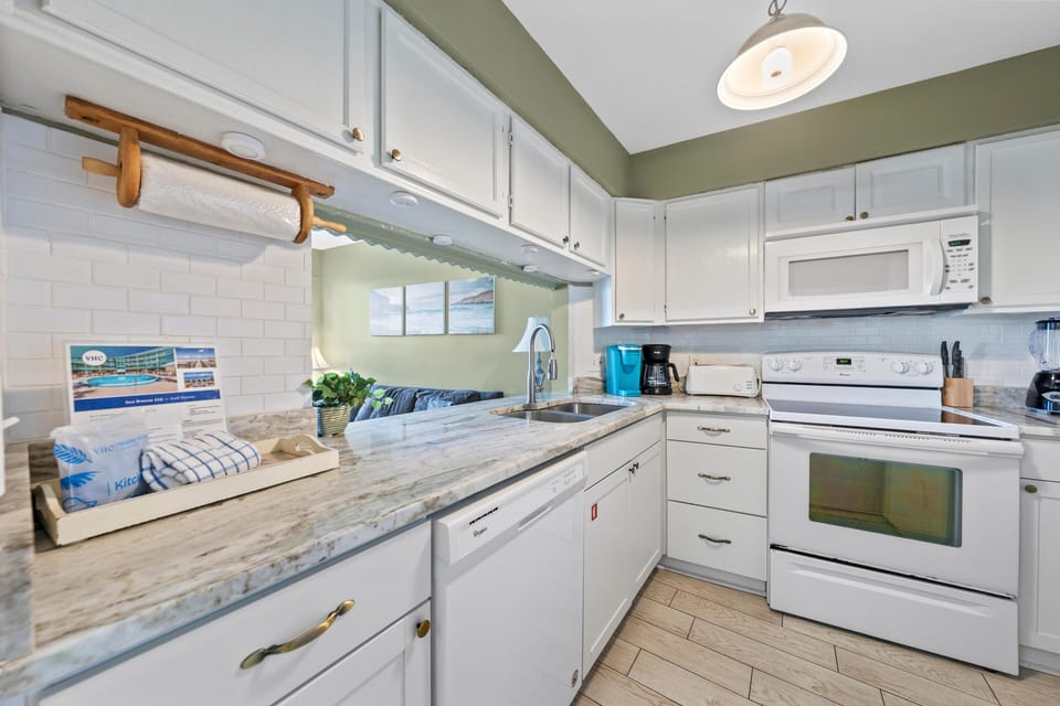 Condo, Multiple Beds (Sea Breeze 316) | Private kitchen | Oven, toaster