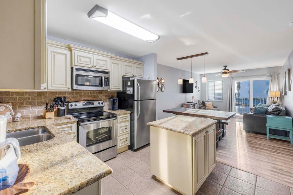 Condo, Multiple Beds (GS Plantation East 1105) | Private kitchen