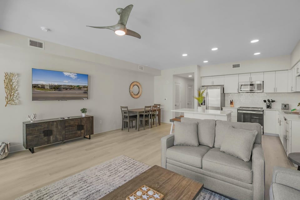Condo, Multiple Beds (Sea Glass 316) | Living area