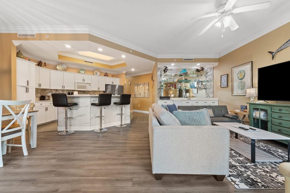 Condo, Multiple Beds (Phoenix On The Bay 1108) | Living area