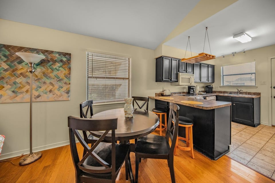 Condo, 1 Queen Bed (Lani Kai 231) | Dining
