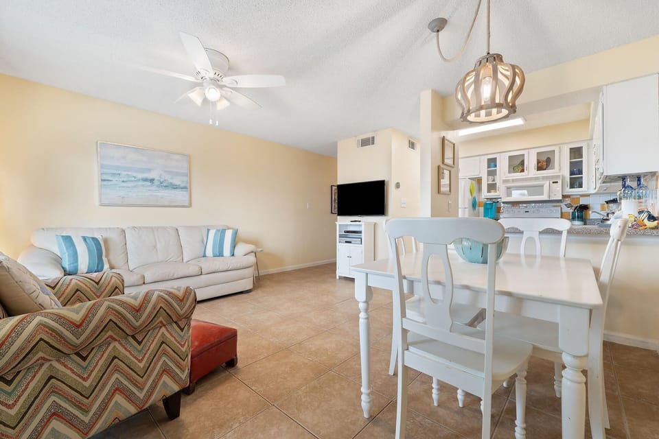 Condo, 1 King Bed with Sofa bed (Summer House West B102) | Living area