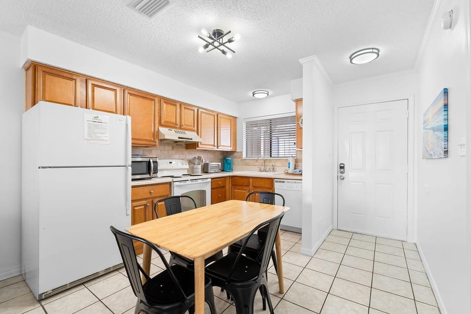 Condo, Multiple Beds (Las Palmas 221) | Private kitchen | Oven