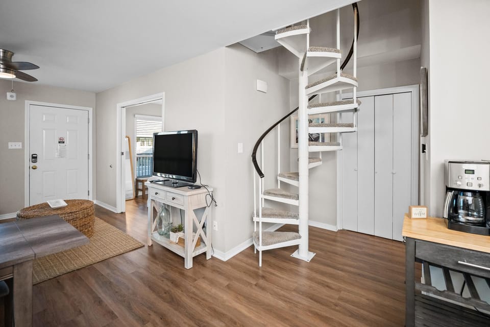 Condo, 1 Queen Bed (The Cove 205B) | Interior