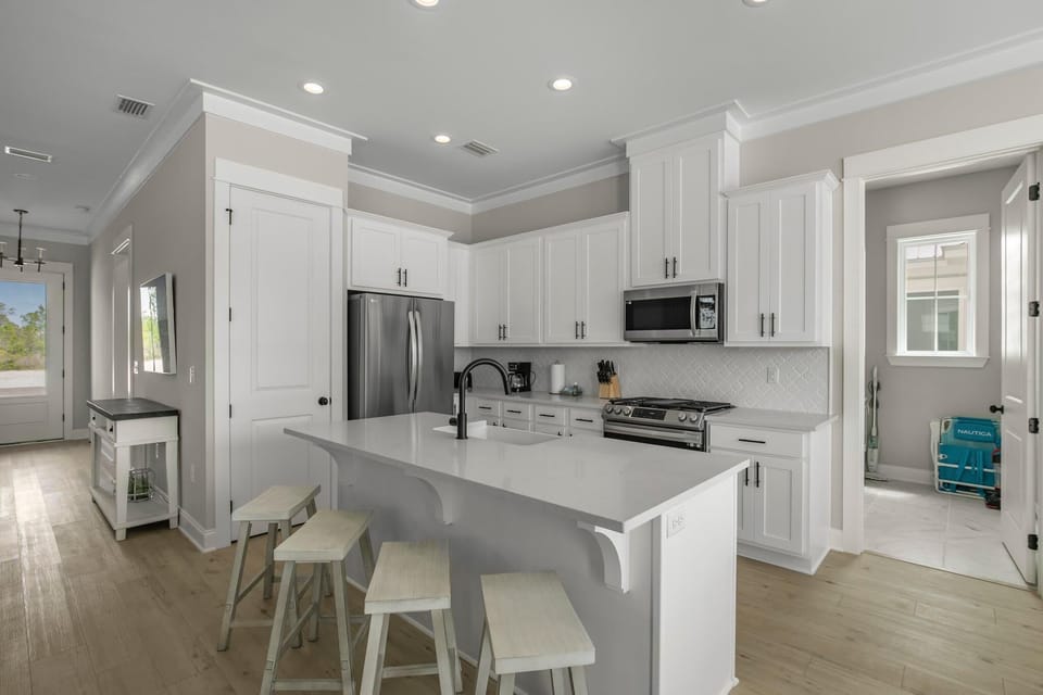 House, Multiple Beds (Summer Salt 24170) | Living area
