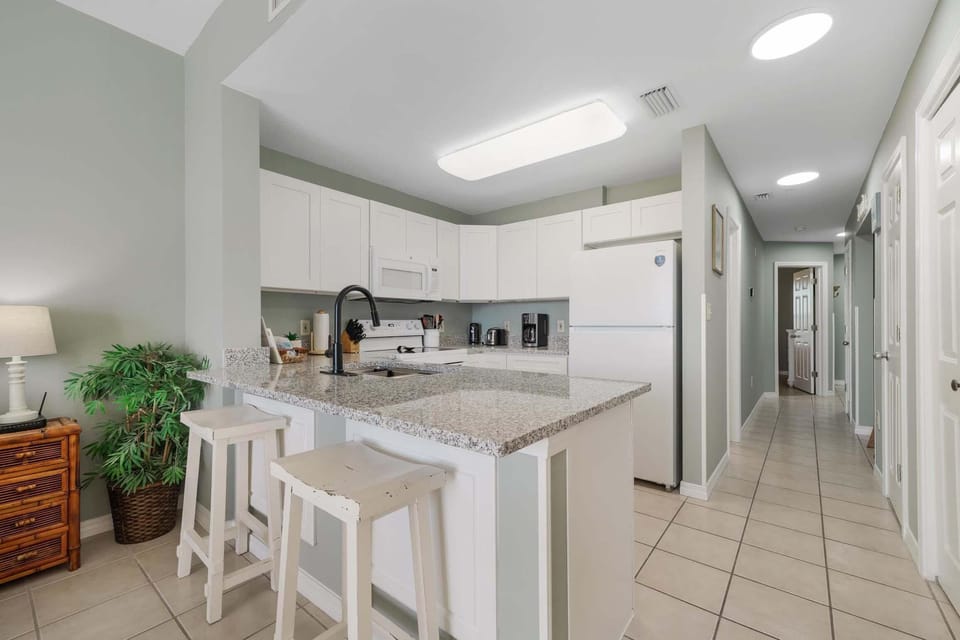 Condo, Multiple Beds (The Dunes 502) | Private kitchen | Oven