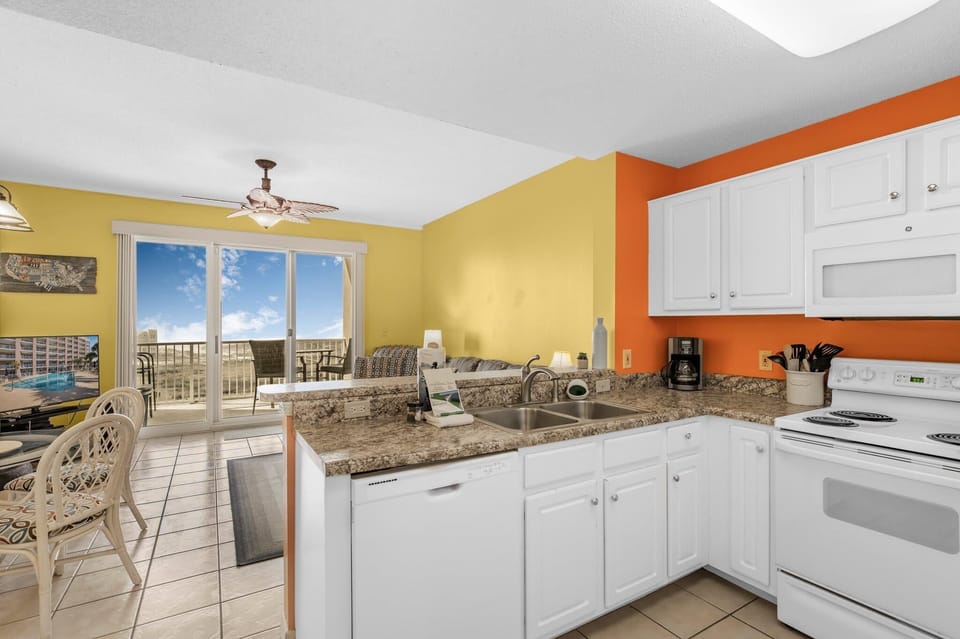 Condo, Multiple Beds (The Dunes 502) | Private kitchen | Oven