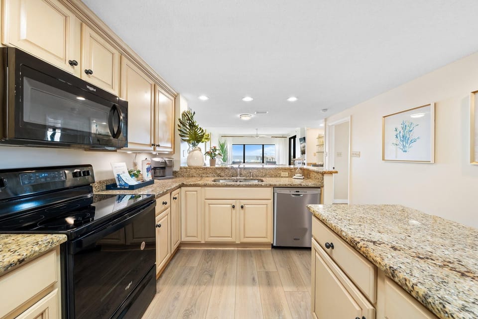Condo, Multiple Beds (Four Seasons 103E) | Private kitchen | Oven, toaster
