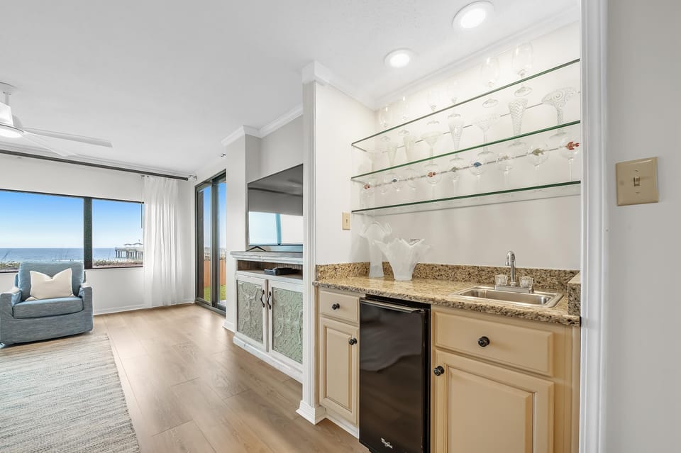 Condo, Multiple Beds (Four Seasons 103E) | Private kitchen | Oven, toaster