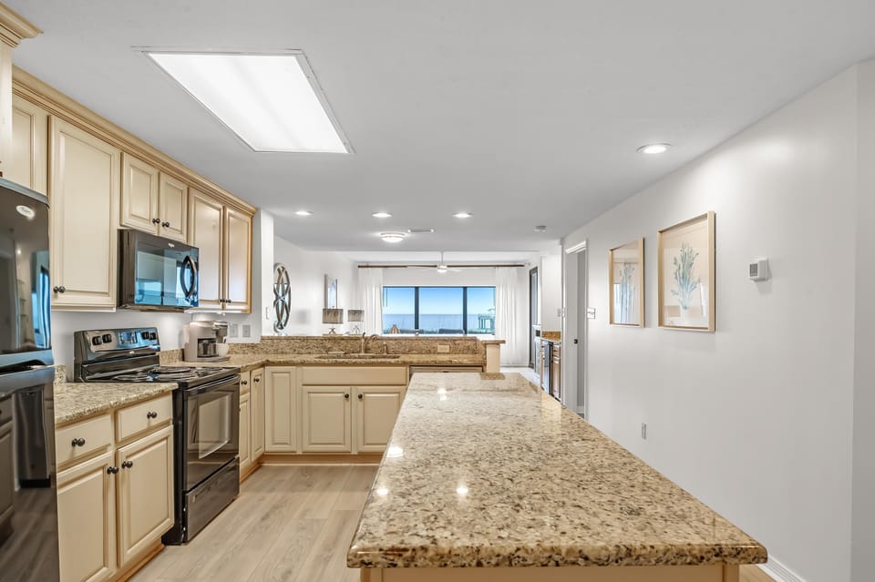 Condo, Multiple Beds (Four Seasons 103E) | Private kitchen | Oven, toaster