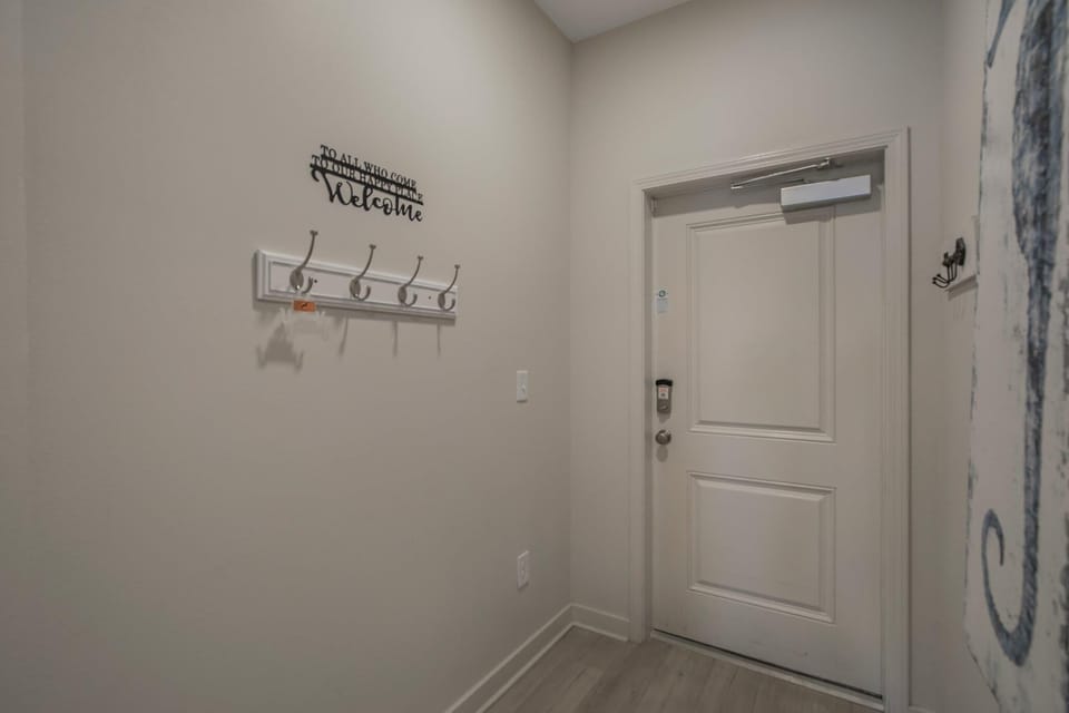 Condo, 1 King Bed with Sofa bed (Sea Glass 403) | Interior