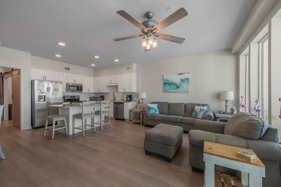 Condo, Multiple Beds (Sea Glass 304) | Living area