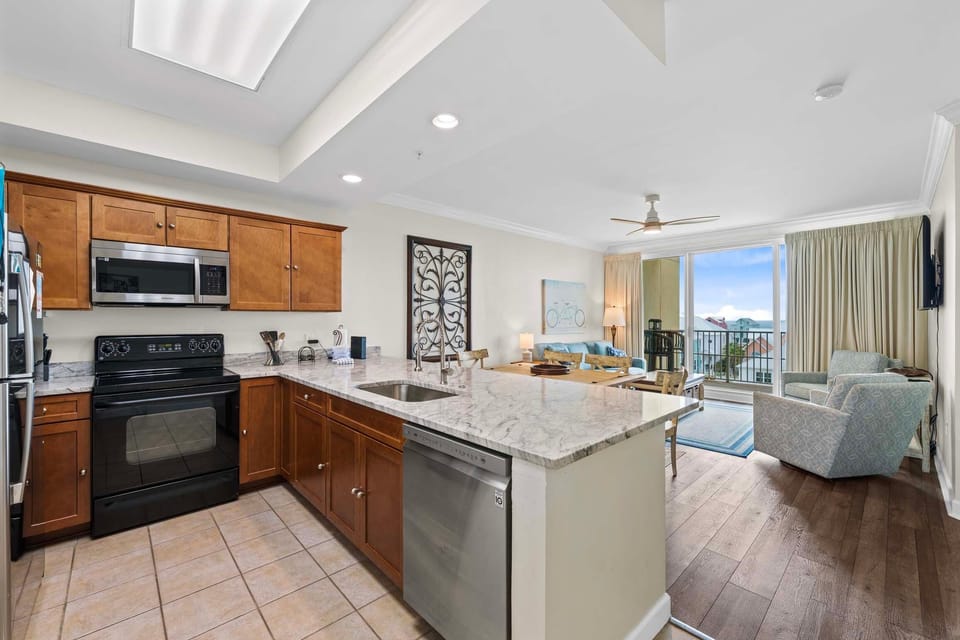 Condo, Multiple Beds (The Indies 303) | Private kitchen | Oven
