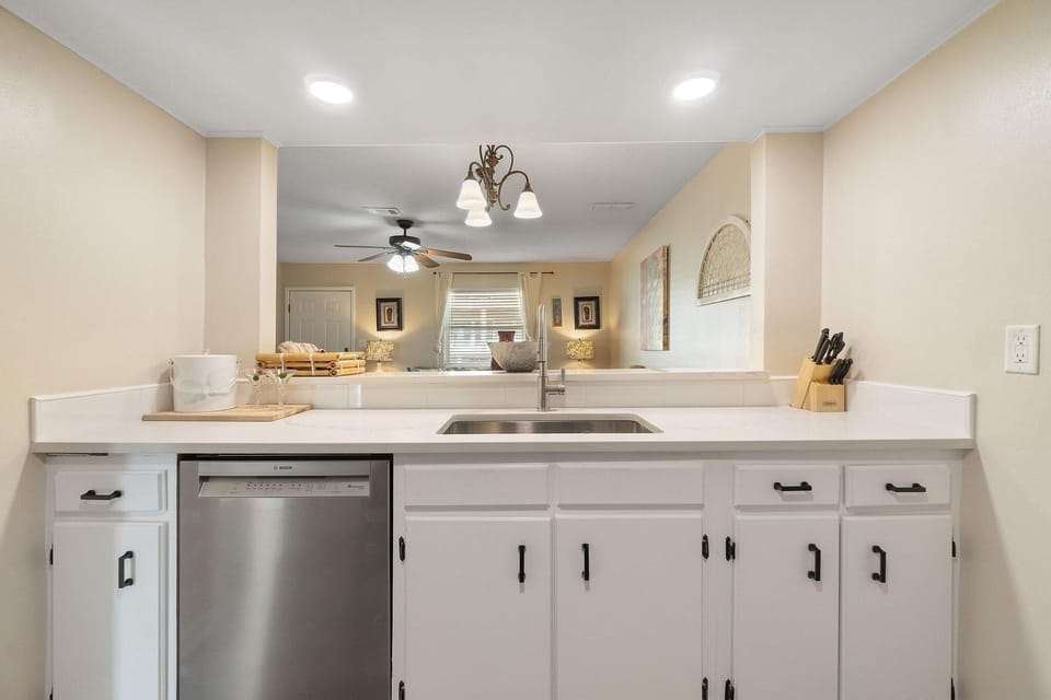 Condo, Multiple Beds (Gulf View 16) | Private kitchen