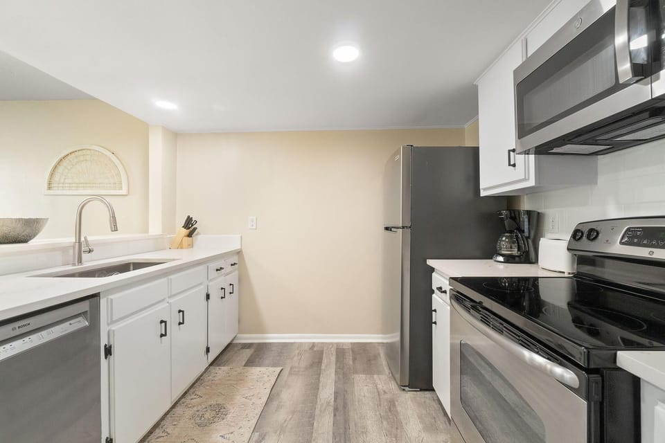 Condo, Multiple Beds (Gulf View 16) | Private kitchen