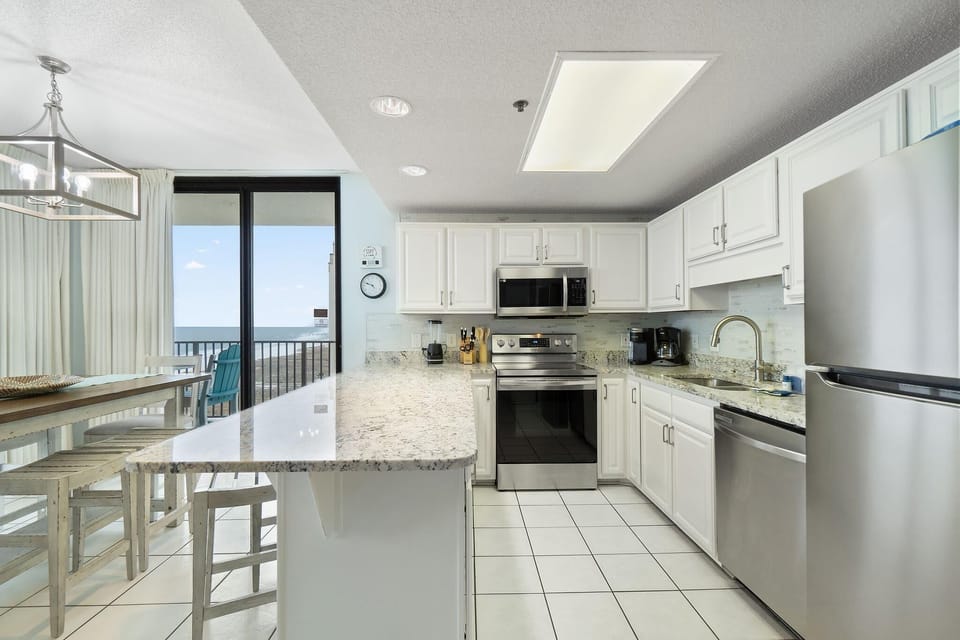 Condo, Multiple Beds (Phoenix VIII 81201) | Private kitchen | Oven