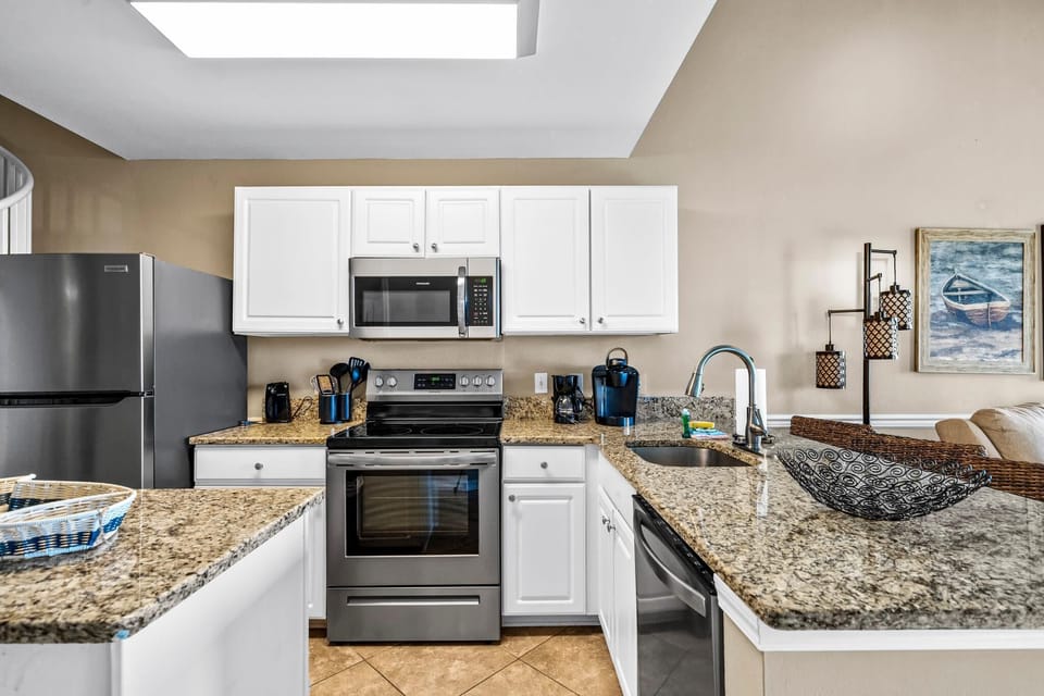 Condo, Multiple Beds (Grand Caribbean 408) | Private kitchen | Oven