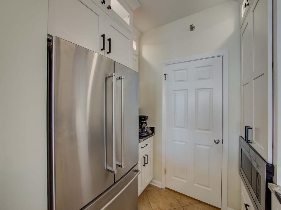 Condo, Multiple Beds (Seachase 803W) | Private kitchen | Oven