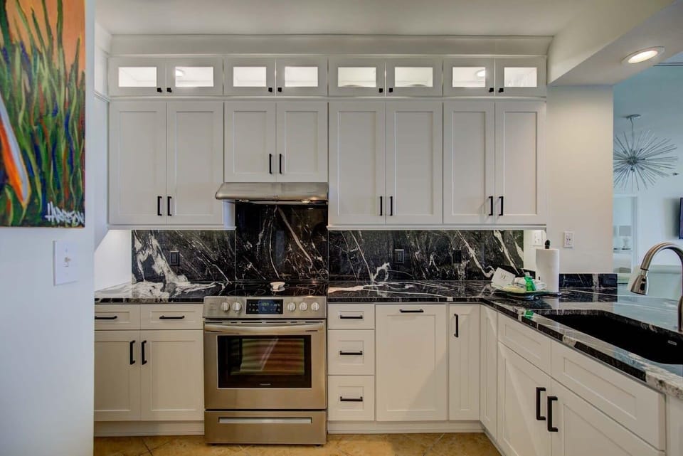 Condo, Multiple Beds (Seachase 803W) | Private kitchen | Oven